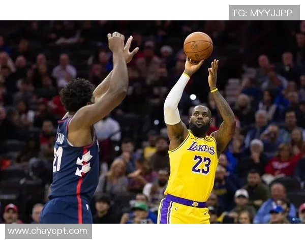 湖人队与老鹰队激战正酣NBA赛场精彩瞬间回顾与分析 湖人队与老鹰队激战正酣NBA赛场精彩瞬间回顾与分析