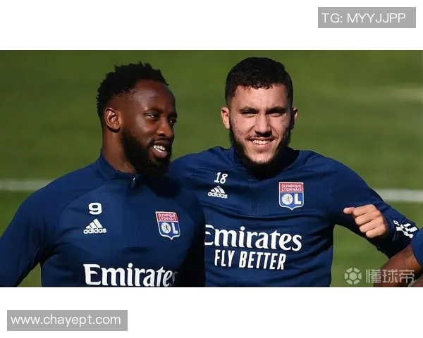 里昂与拜仁球服对比分析揭示球队文化与风格的独特魅力 里昂与拜仁球服对比分析揭示球队文化与风格的独特魅力