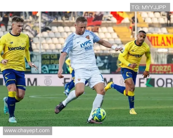 阿特拉斯与桑托斯的精彩对决揭示足球战术与团队合作的魅力